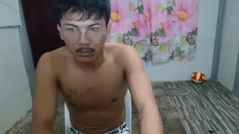 Snapshot of kyle_lourence chatting on June 9, 10:10 pm kyle_lourence online show from June 9, 10:10 pm