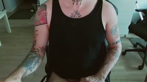 Snapshot of kyle_tattoo chatting on July 18, 11:25 am kyle online show from July 18, 11:25 am