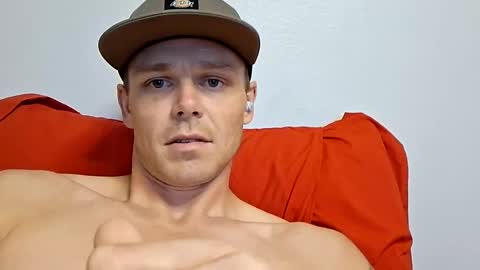 Snapshot of kylespade727 chatting on September 20, 2:34 am Thickcock813 online show from September 20, 2:34 am