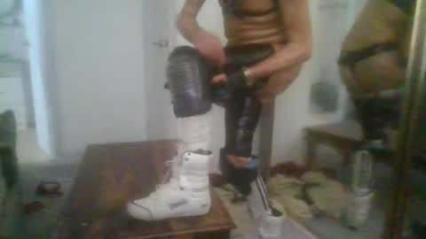 Snapshot of kylestrips4youq chatting on April 14, 9:37 am kylestrips4youq online show from April 14, 9:37 am