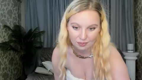 Snapshot of kyleyjackson chatting on October 31, 7:37 pm Kyley online show from October 31, 7:37 pm