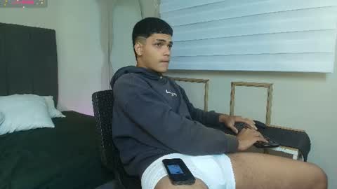Snapshot of kyliam_big chatting on July 5, 9:22 pm Kyliam online show from July 5, 9:22 pm