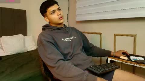 Snapshot of kyliam_big chatting on July 8, 8:13 pm Kyliam online show from July 8, 8:13 pm