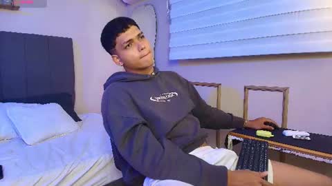 Snapshot of kyliam_big chatting on July 12, 12:34 am Kyliam online show from July 12, 12:34 am