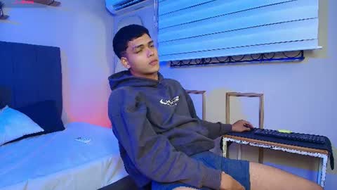 Snapshot of kyliam_big chatting on July 12, 9:39 pm Kyliam online show from July 12, 9:39 pm