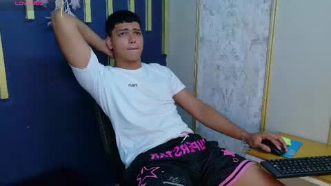 Snapshot of kyliam_big chatting on July 22, 8:00 pm Kyliam online show from July 22, 8:00 pm