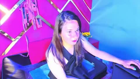 kylie_bloom online show from April 15, 11:38 pm