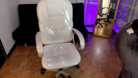 kylie online show from October 16, 1:23 pm