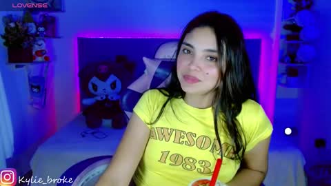k ylie online show from December 31, 3:12 am