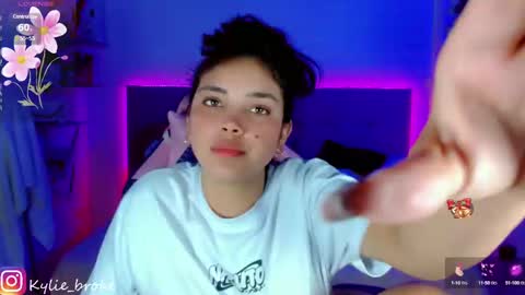 k ylie online show from January 8, 3:29 am