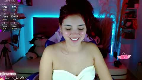 k ylie online show from October 3, 10:29 pm