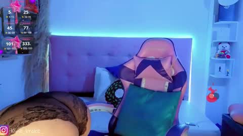 k ylie online show from March 25, 9:43 pm