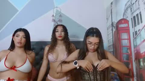 kylie_jenner18 online show from November 18, 2:43 pm