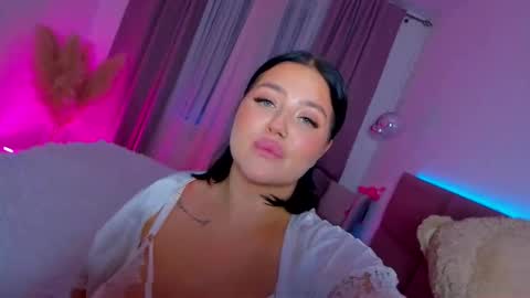 Snapshot of kylie_lips chatting on September 18, 6:54 pm Kylie Lips online show from September 18, 6:54 pm