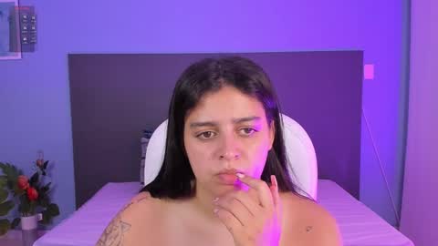 Snapshot of kylie_reyes chatting on December 10, 8:05 pm Kylie Reyes online show from December 10, 8:05 pm