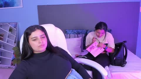 Snapshot of kylie_reyes chatting on December 13, 8:15 pm Kylie Reyes online show from December 13, 8:15 pm