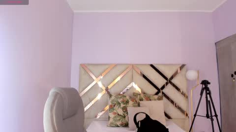 Kylie Reyes  online show from April 7, 7:25 pm