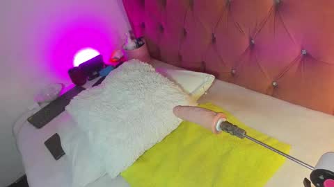 Snapshot of kylie_sttel chatting on March 22, 4:32 pm kylie Sttel online show from March 22, 4:32 pm