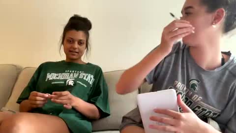 Snapshot of kylieexoxoxo2432 chatting on September 10, 7:03 pm Kylie online show from September 10, 7:03 pm