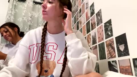 Snapshot of kylieexoxoxo2432 chatting on September 17, 2:41 pm Kylie online show from September 17, 2:41 pm