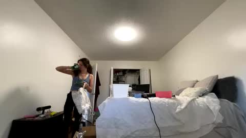 Snapshot of kylieexoxoxo2432 chatting on October 28, 8:11 pm Kylie online show from October 28, 8:11 pm