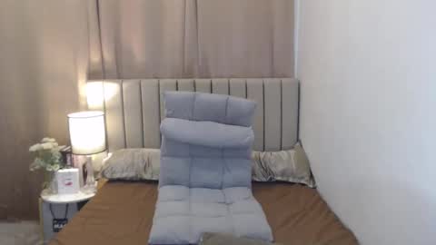 kyliefox22 online show from March 10, 3:50 pm