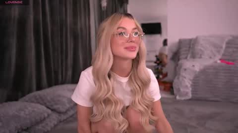 Kylie online show from October 21, 8:09 pm