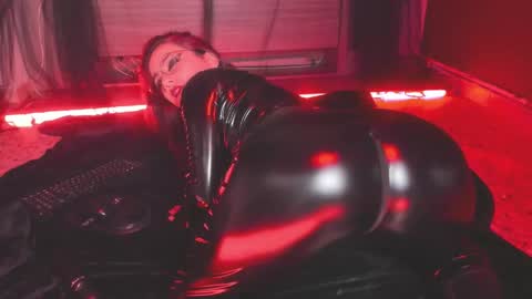 K Y L I E online show from November 4, 8:19 pm