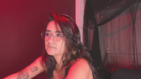Snapshot of kyliemaxwell chatting on December 21, 12:45 pm K Y L I E online show from December 21, 12:45 pm
