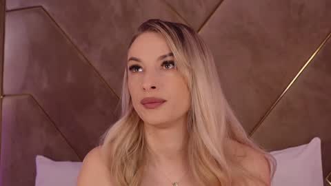 Kylie  online show from January 21, 6:22 am