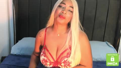 kylie white boobs online show from December 4, 5:32 pm