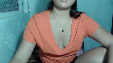 Snapshot of kyliexx98 chatting on February 15, 6:32 am kylie online show from February 15, 6:32 am