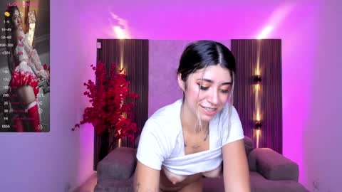 Snapshot of kyliie_jones chatting on January 22, 11:01 am KYLIE online show from January 22, 11:01 am