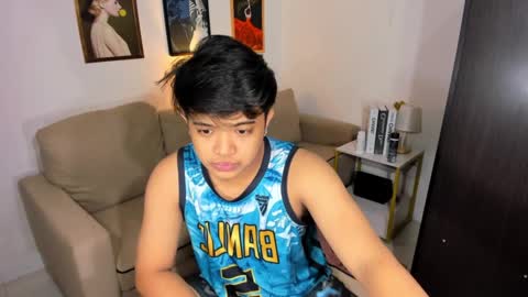 Snapshot of kyll_collins chatting on January 9, 8:24 am kyll_collins online show from January 9, 8:24 am