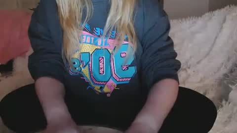 Snapshot of kymchi chatting on October 13, 11:38 pm Check Out My NSFW OnlyFans Link On Bio online show from October 13, 11:38 pm