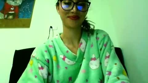 Snapshot of kymgiraldo8 chatting on December 12, 10:34 am Kym Giraldo online show from December 12, 10:34 am