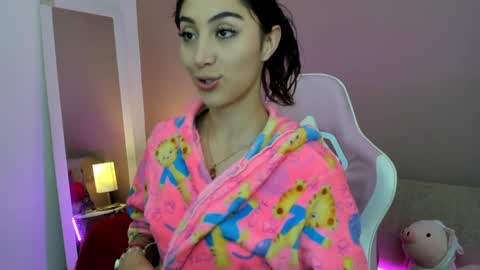 Snapshot of kymgiraldo8 chatting on January 7, 6:05 am Kym Giraldo online show from January 7, 6:05 am