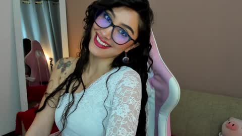 Snapshot of kymgiraldo8 chatting on January 15, 7:59 am Kym Giraldo online show from January 15, 7:59 am