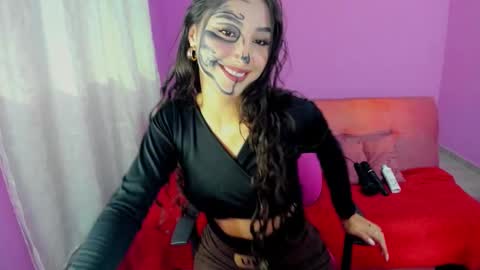 Snapshot of kymgiraldo8 chatting on October 27, 5:00 am Kym Giraldo online show from October 27, 5:00 am