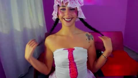 Snapshot of kymgiraldo8 chatting on November 1, 7:43 am Kym Giraldo online show from November 1, 7:43 am