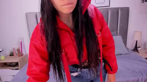 Snapshot of kyra_right chatting on November 26, 11:44 am Emily Laila online show from November 26, 11:44 am