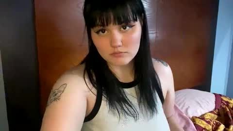 Lily online show from April 11, 9:02 am