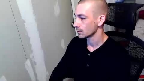 l1v1nth3dr3am online show from March 21, 8:19 am