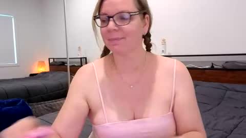 l4dyc4pricorn76 online show from April 14, 2:39 am