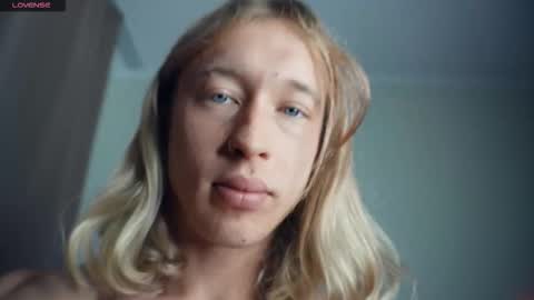 Snapshot of l_adonis_l chatting on December 4, 6:12 am Adonis online show from December 4, 6:12 am