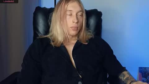 Snapshot of l_adonis_l chatting on December 16, 6:07 am Adonis online show from December 16, 6:07 am