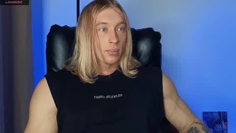 Snapshot of l_adonis_l chatting on December 18, 6:41 am Adonis online show from December 18, 6:41 am