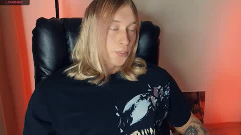 Snapshot of l_adonis_l chatting on January 7, 6:05 am Adonis online show from January 7, 6:05 am