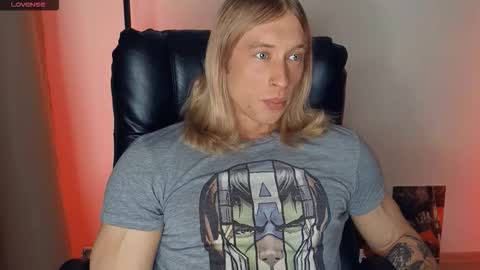 Snapshot of l_adonis_l chatting on January 11, 8:19 am Adonis online show from January 11, 8:19 am