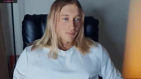 Snapshot of l_adonis_l chatting on February 16, 6:53 am Adonis online show from February 16, 6:53 am